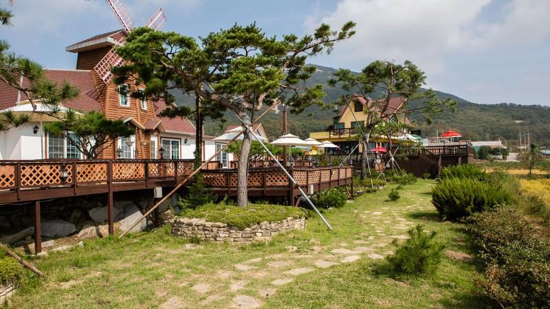 강화 석모도 풍차마을펜션 (Ganghwa Seongmodo Windmill Village Pension)