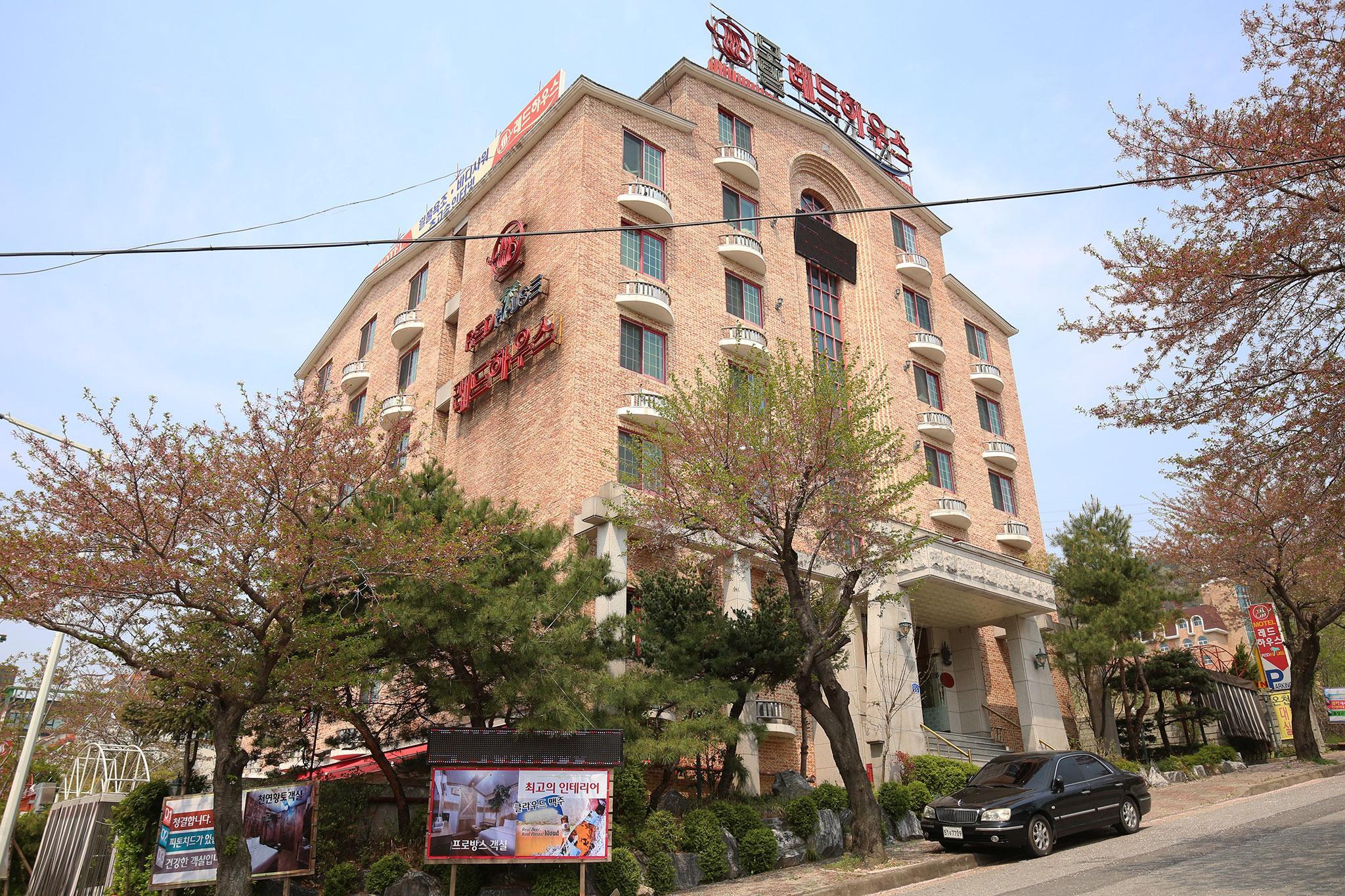 아산 레드 하우스 (Asan Red House)