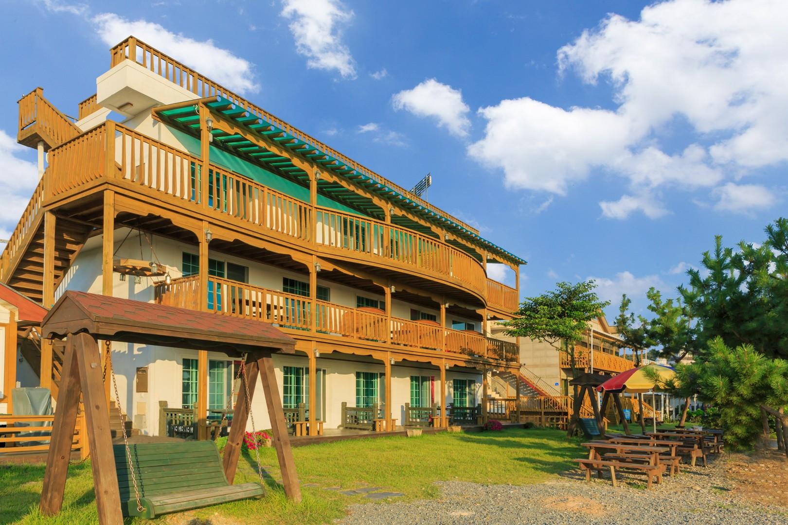 안면도 바닷가펜션 (Anmyeondo Badatga Pension)