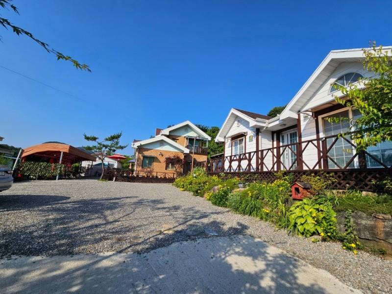 괴산 화양황토펜션 (Goesan Hwayang Hwangto Pension)