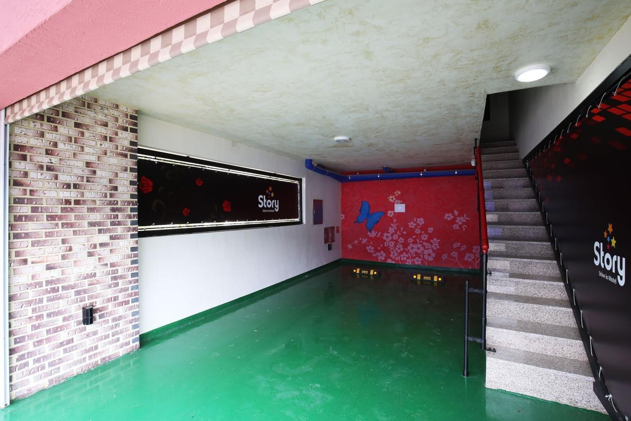 충주 스토리 무인텔 (Chungju Story Self check-in Motel)