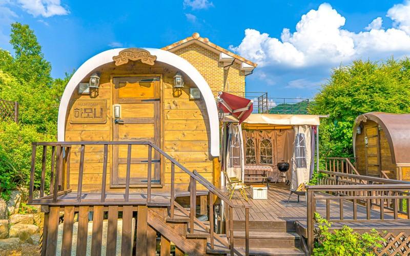 홍천 리버카라반글램핑펜션 (비발디파크 인근) (Hongcheon River Caravan Glamping Pension (near Vivaldi Park))