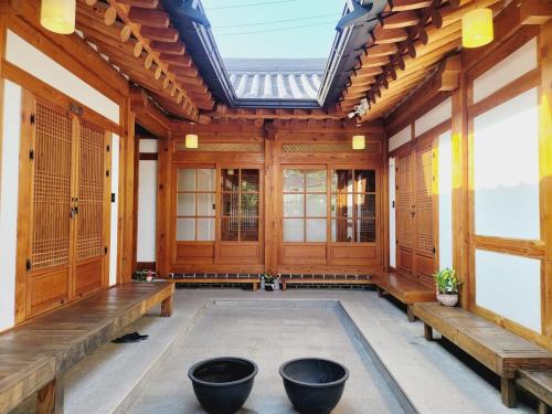 전주한옥마을 덕수궁 (Jeonju Hanok Maeul Deoksugoong (Korea Quality))