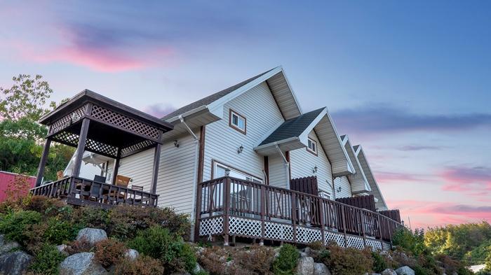 Sea and Pine Pension