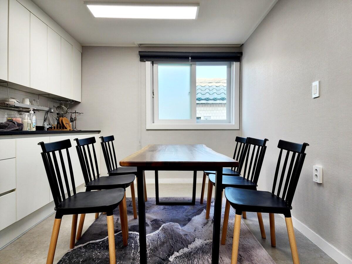 홍대의 프라이빗 하우스 (100m², 침실 3개, 프라이빗 욕실 1개) (망원, 망리단길 인근 / The Enough wth Netflix)