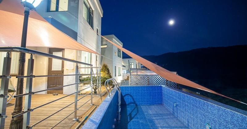 홍천 오캄럭스클럽펜션&키즈풀빌라 (Hongcheon Okam Lux Club Pension And Kids Pool Villa)