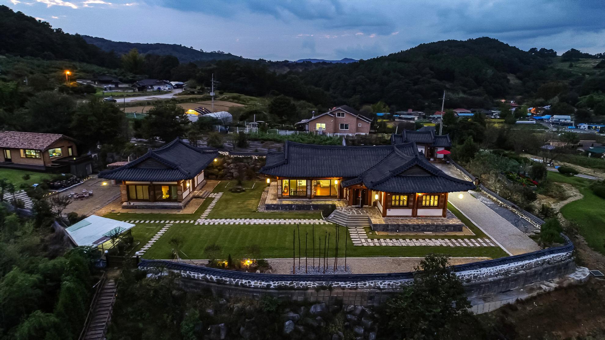 반포면의 프라이빗 하우스 (5000m², 침실 1개, 프라이빗 욕실 1개) (세종시에위치한 1500평대지에 웅장한외관과고급인테리어,탁트인시원한뷰까지휴식과힐링의최적의장소)