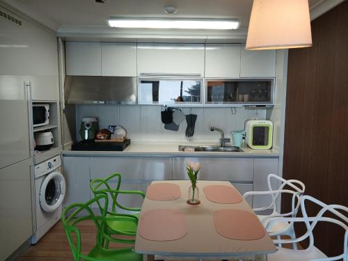 Ocean & sunrise View-10 seconds of beach walk - Three bedrooms