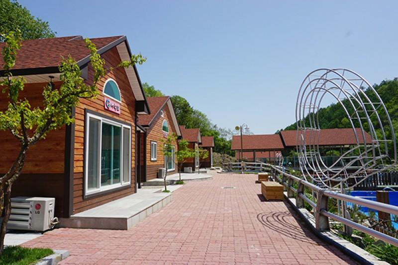 보은 산모랭이풀내음펜션 (Boeun Sanmorange Pension)