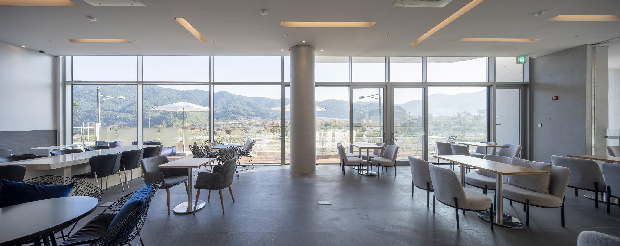 엘리스테이 (Jeongeup Elystay Poolvilla)