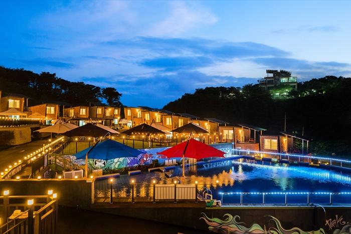 Zephyrus Heated Pool Private Pension