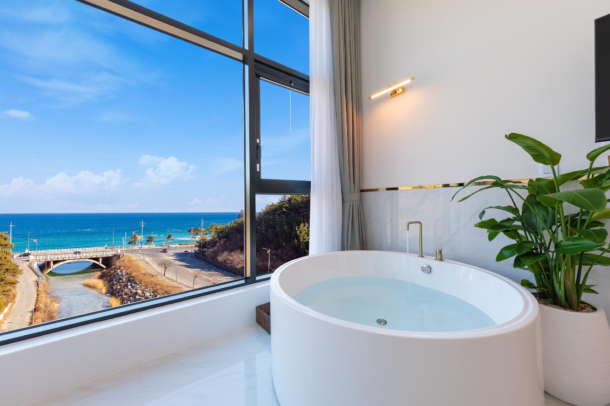 투데이 경포 오션뷰 펜션 (Today Gyeongpo Oceanview Pension)