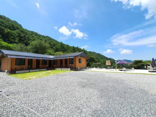 을전56 펜션 (Uljeon 56 Pension)