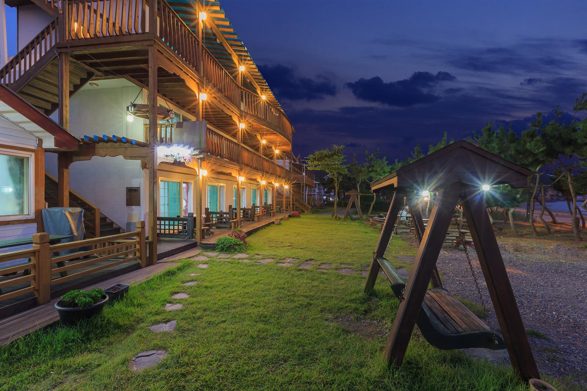 안면도 바닷가펜션 (Anmyeondo Badatga Pension)