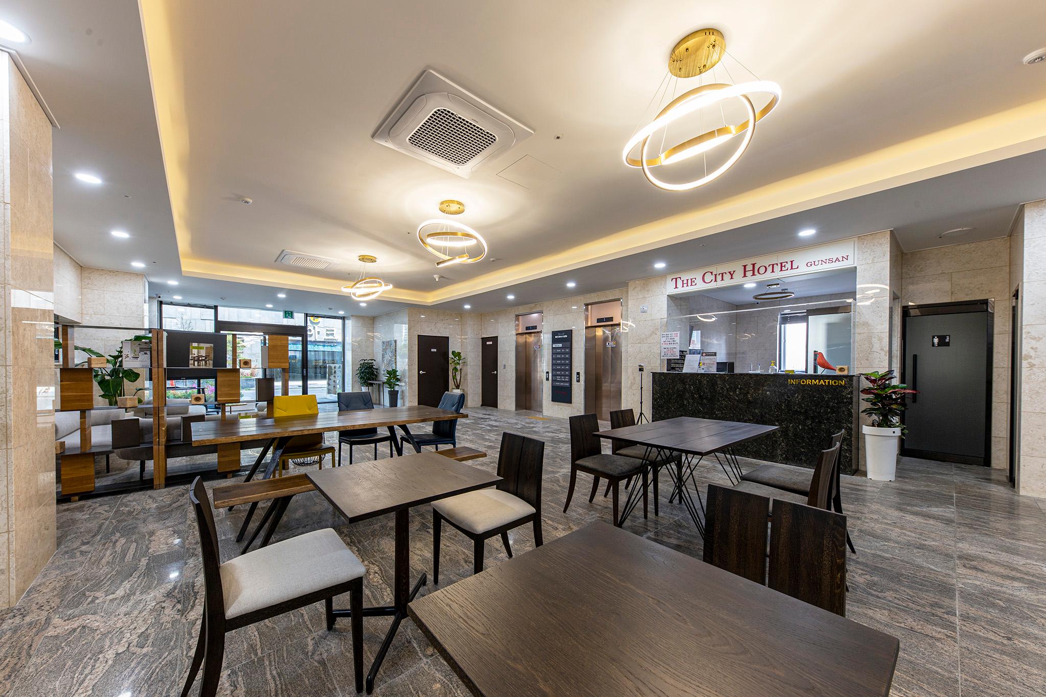 군산 더시티호텔 (Gunsan The City Hotel)