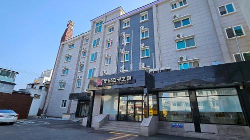 전주 풍남 가족호텔 (구 풍남관광호텔) (Jeonju Pungnam Family Hotel (Former name Pungnam Tourist Hotel))