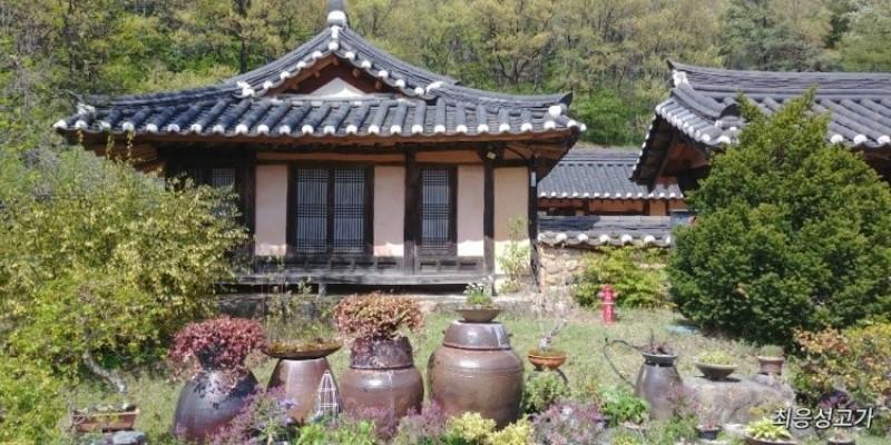 충주 야생화와고택나들이펜션 (Chungju. Real flowers and Taeknadeuli Pension)