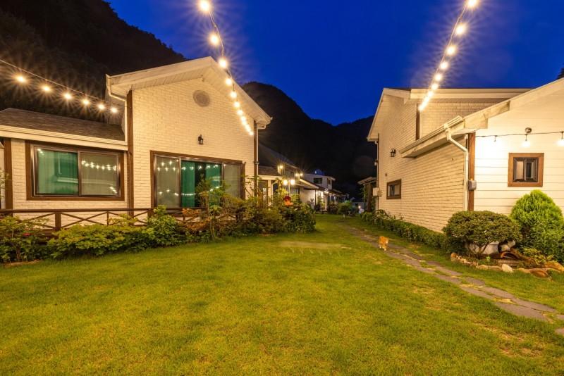 단양 풀꽃나무펜션 (Danyang Pulkkotnamu Pension)