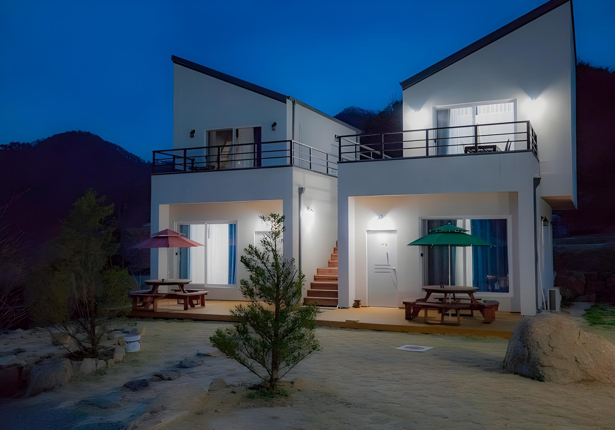 단양 소백산가는길펜션 (Danyang Sobaeksanganeungil Pension)