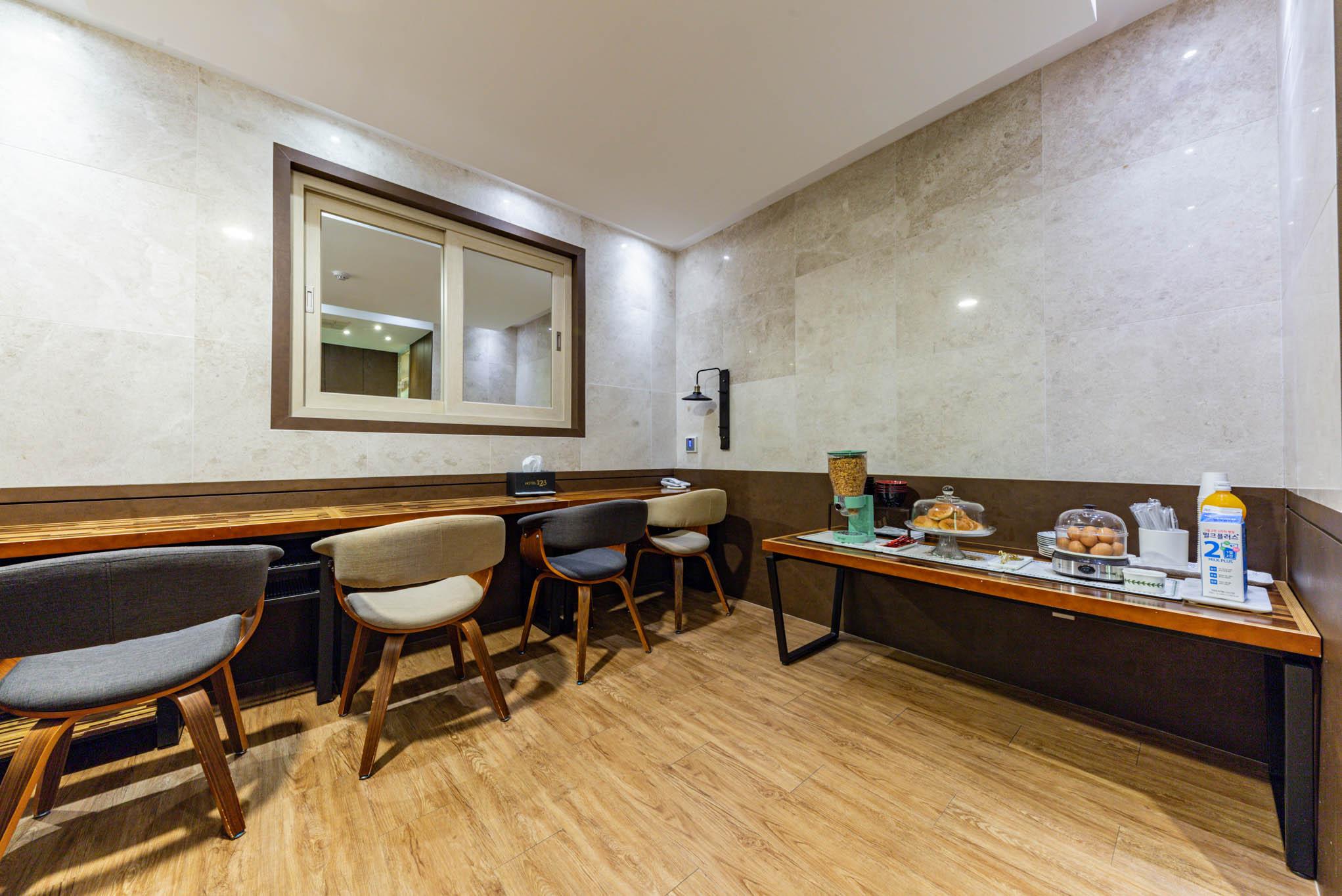 모텔 1.2.3 (Ulsan KTX Station 1.2.3)