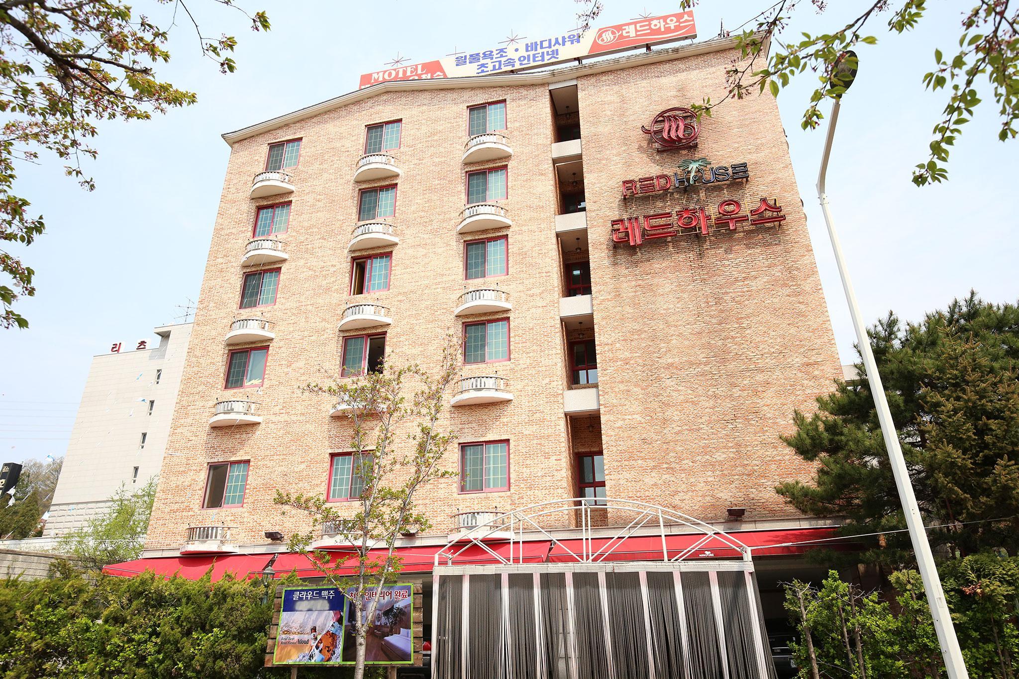아산 레드 하우스 (Asan Red House)