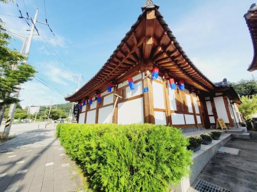 전주한옥마을 덕수궁 (Jeonju Hanok Maeul Deoksugoong (Korea Quality))