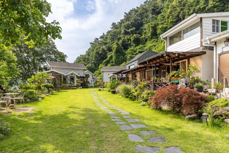 단양 풀꽃나무펜션 (Danyang Pulkkotnamu Pension)