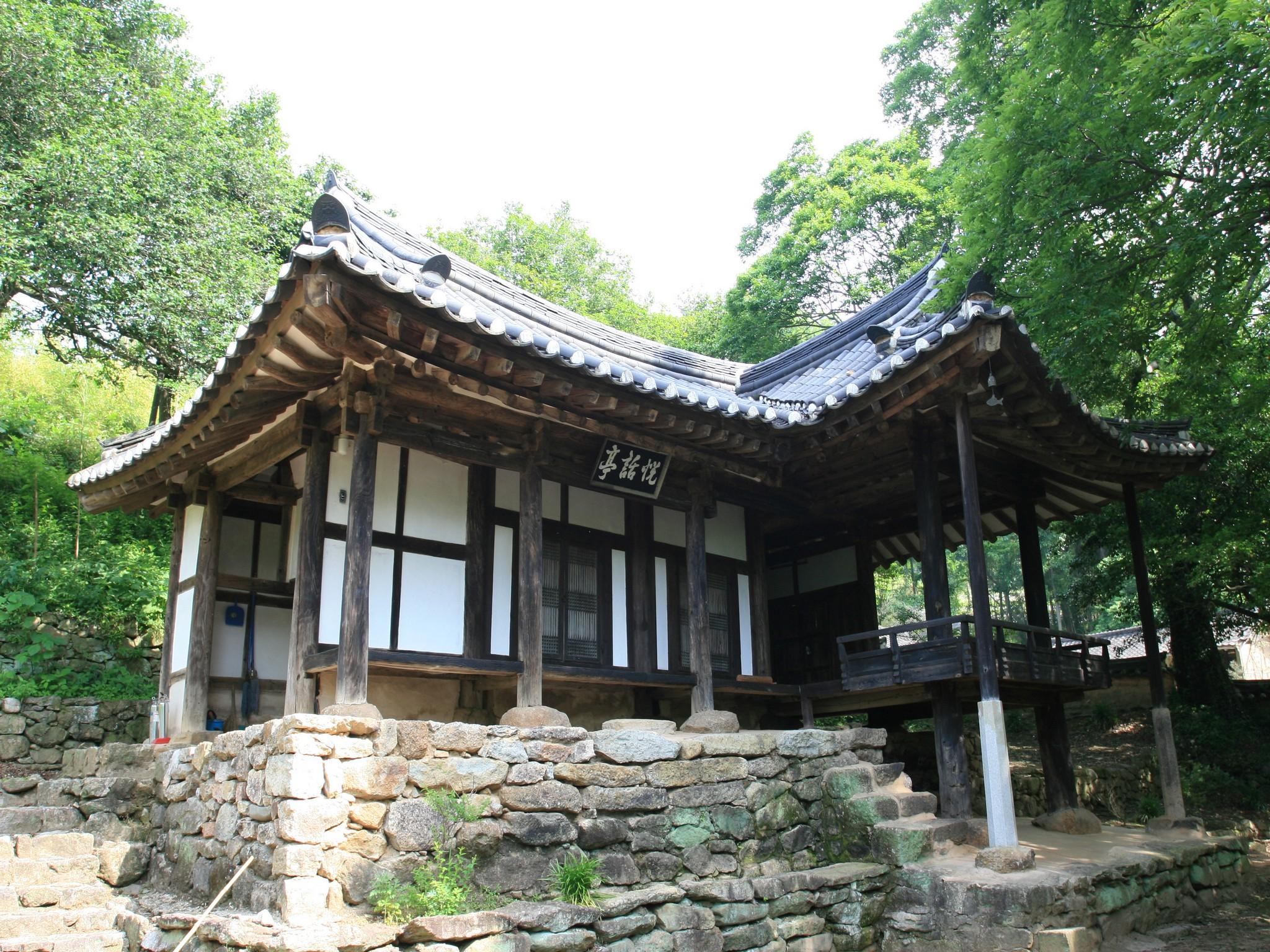 이용욱 고택 (Leeyongwook Gotaek Hanok)