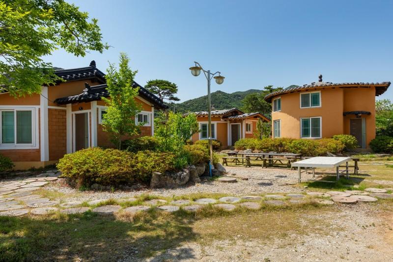 고창 황토복분자펜션 (Gochang Hwangto Bokbunja Pension)