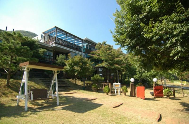 양평 더큰나무펜션 (Yangpyeong The Big Tree Pension)