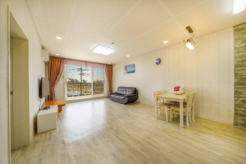 부안 모항크리스탈펜션 (Buan Mohang Crystal Pension)