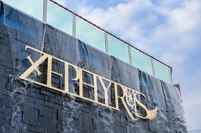 Zephyrus Heated Pool Private Pension