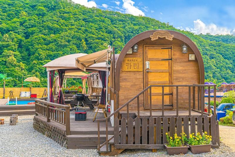 홍천 리버카라반글램핑펜션 (비발디파크 인근) (Hongcheon River Caravan Glamping Pension (near Vivaldi Park))