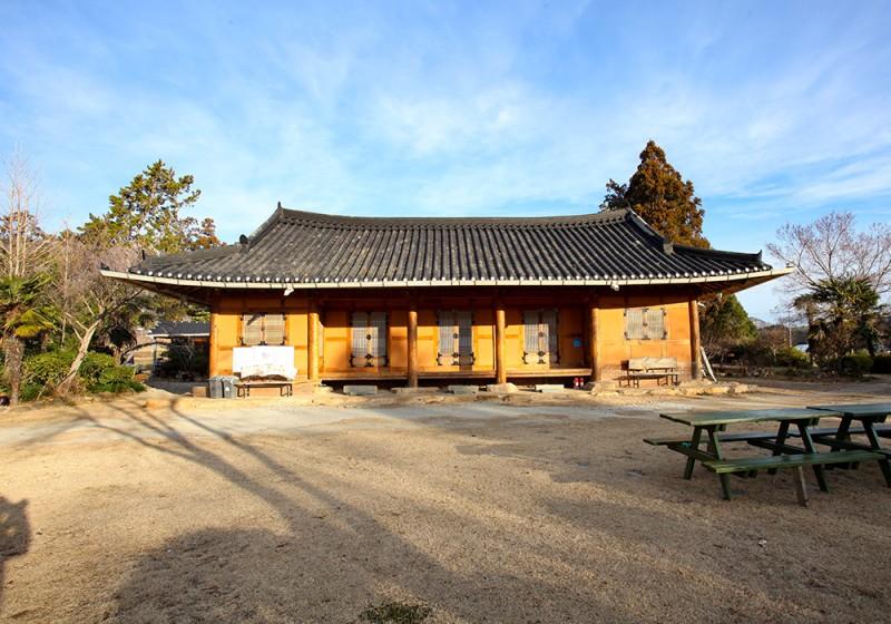 해남 함박골큰기와집펜션 (Haenam Hambakgolkeunggigiwajip Pension)