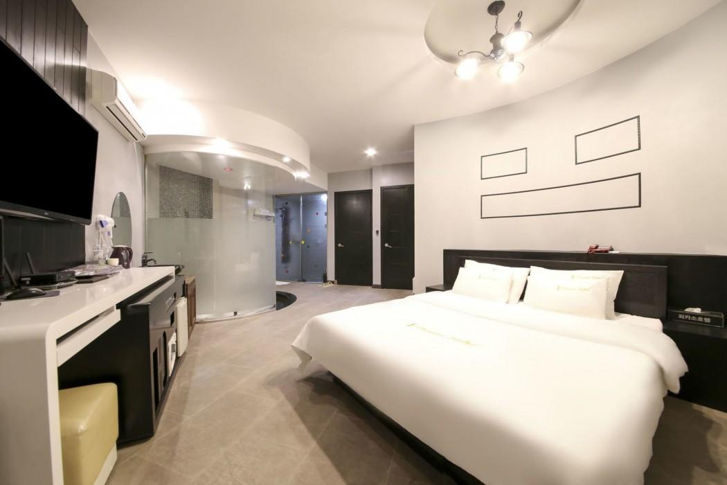 호텔 피카소 (Hotel Picasso)