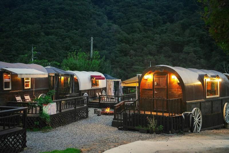 홍천 리버카라반글램핑펜션 (비발디파크 인근) (Hongcheon River Caravan Glamping Pension (near Vivaldi Park))