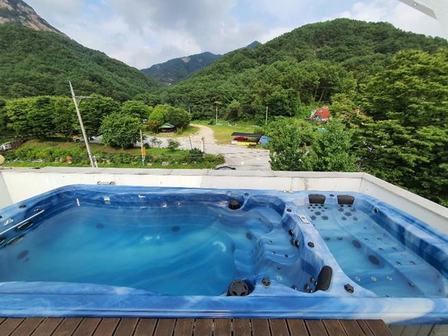 포천 호수와소나무스파펜션 (Fortune Lake and Pine Pension)