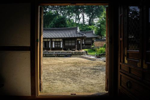 이진래 고택 (Jinrae Lee's Traditional House)