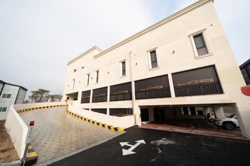 루아 프리미엄 무인호텔 (LUA PREMIUM Drive-In Hotel)