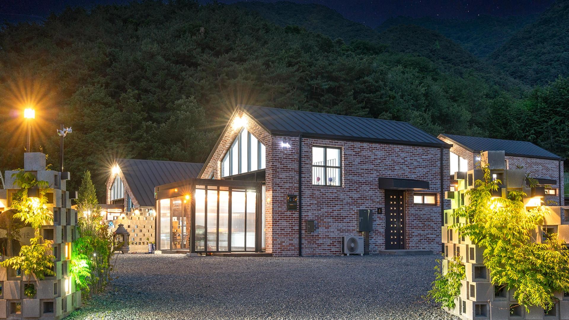 Danyang Dandelion Pool Villa