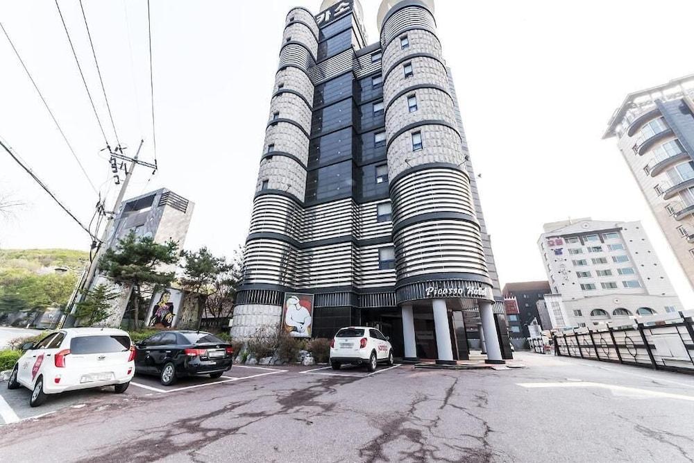 호텔 피카소 (Hotel Picasso)