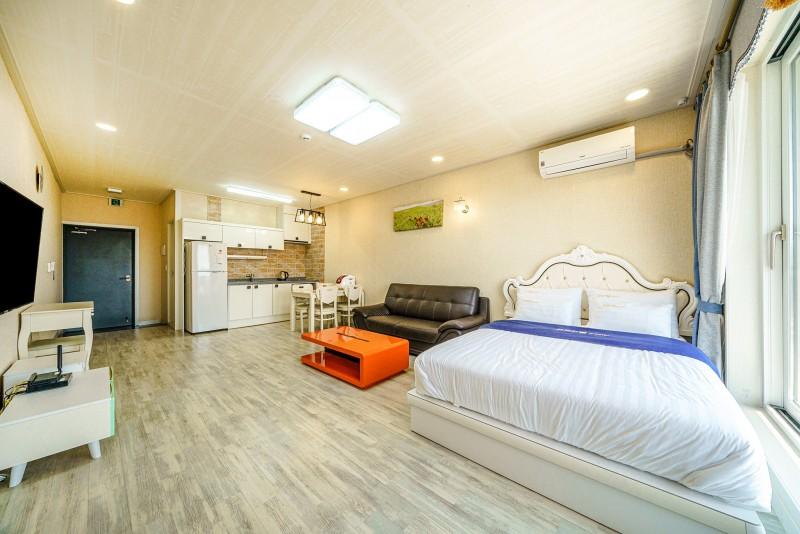 부안 모항크리스탈펜션 (Buan Mohang Crystal Pension)