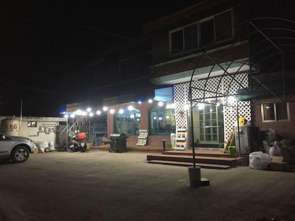 게스트하우스 DMZ 스테이 (The Guesthouse DMZ Stay)
