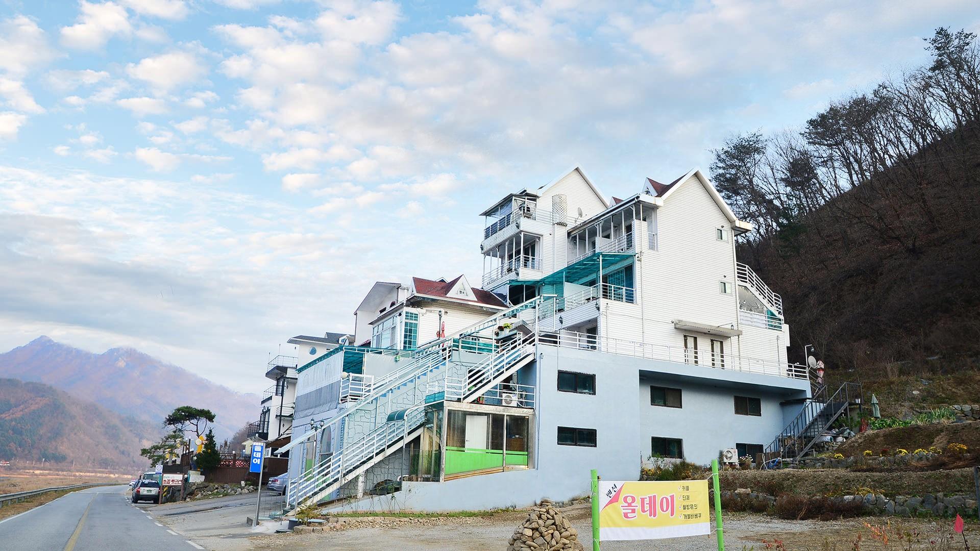올데이 펜션 (Chuncheon Allday Pension)