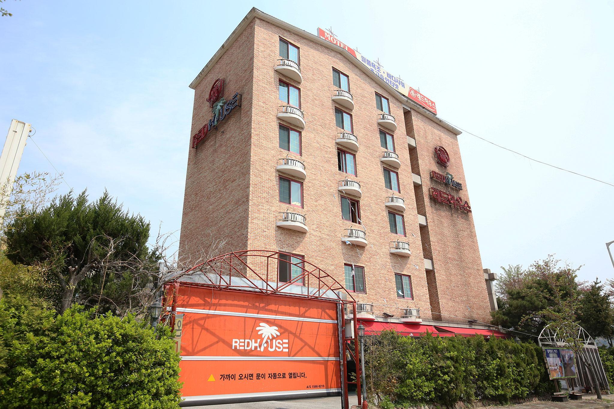 아산 레드 하우스 (Asan Red House)