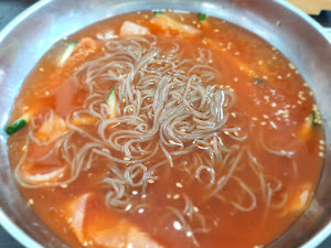 돈쌈냉면 용진점