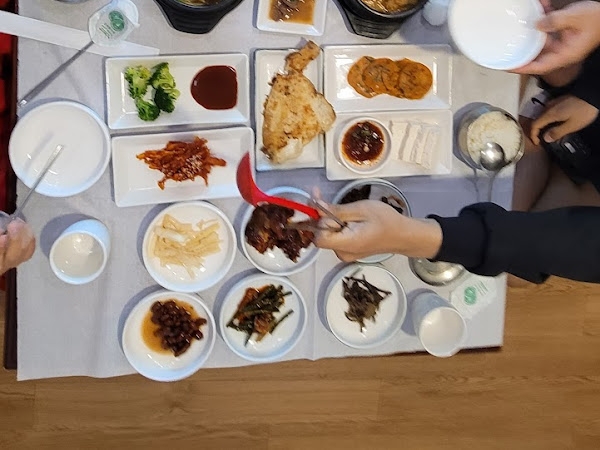 향나무집 식당