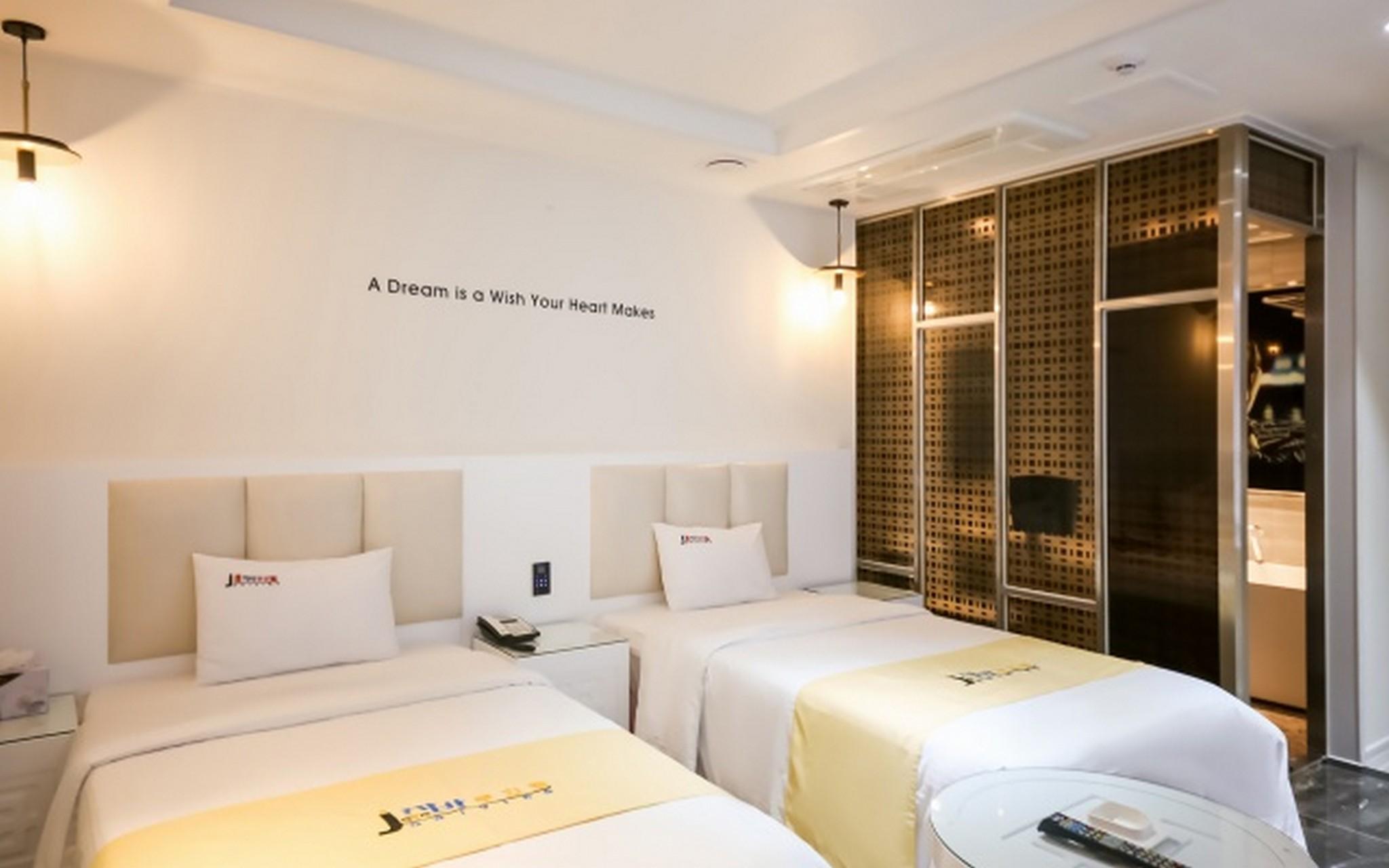 동해 명품 자바무인텔 (Donghae Luxury Java Self Check-in Motel)