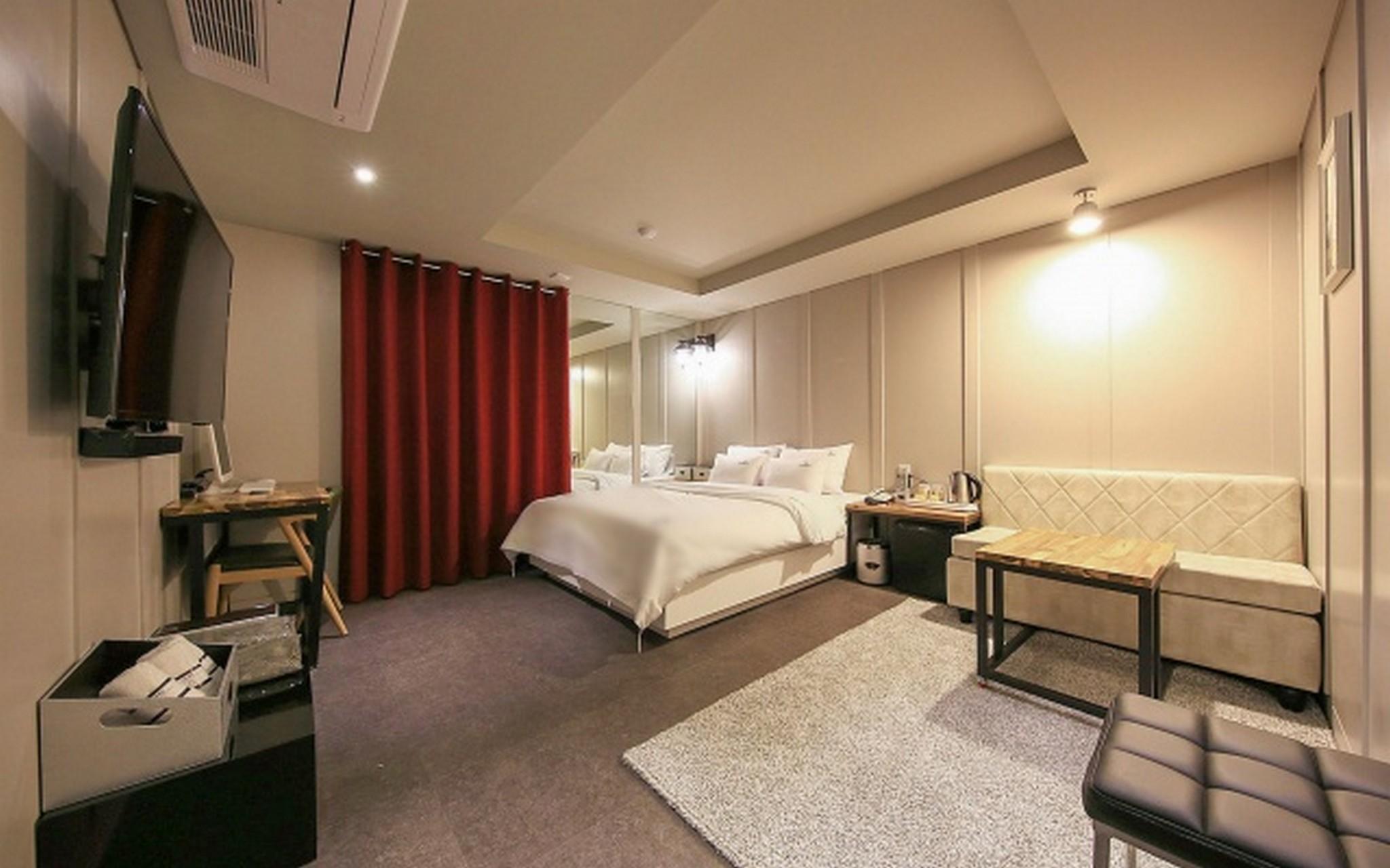 안산 퀸즈 호텔 (Ansan Queens Hotel)