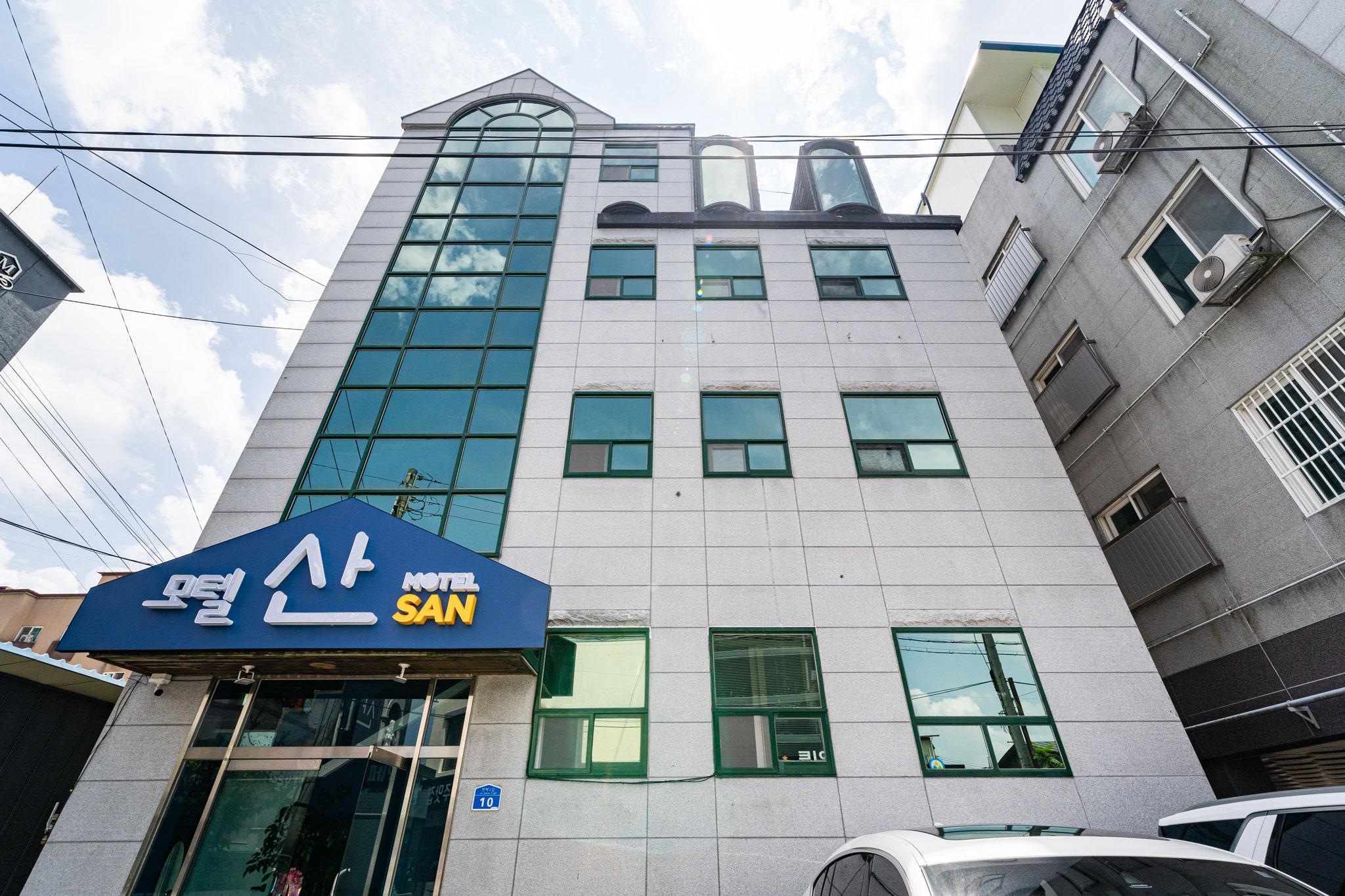 공주 모텔 산 (Gongju Motel SAN)